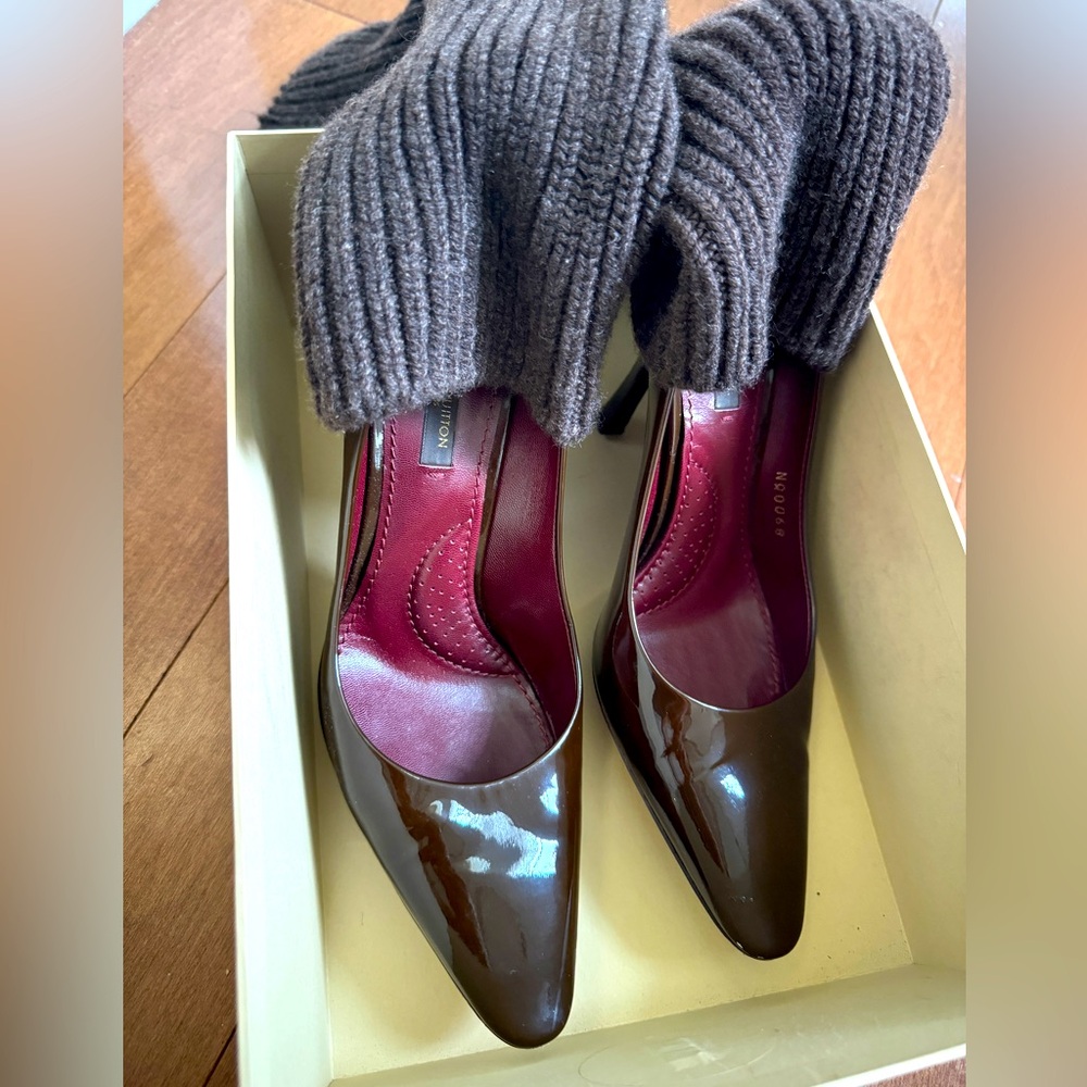Authentic LV shoes so stylish, wine red